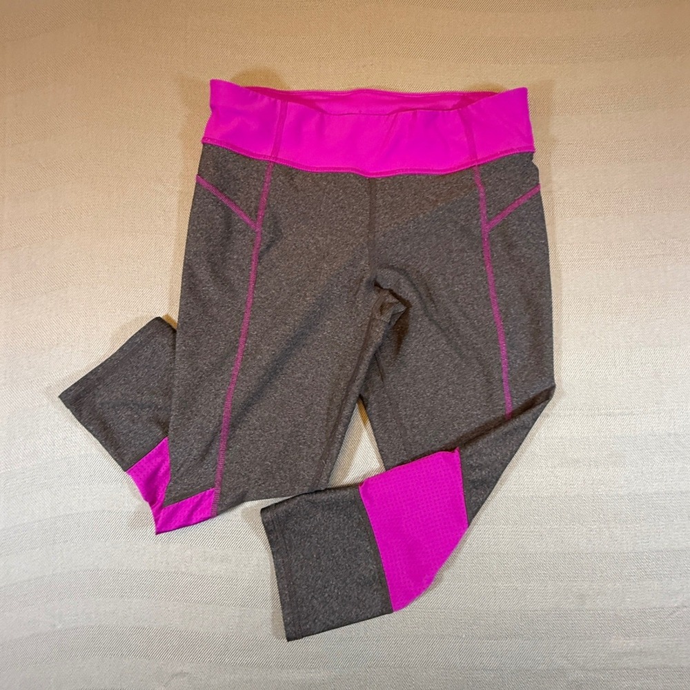 Xersion Womens Gray Pink Athletic Crop Leggings Fitted Capri Pants Size M 2400